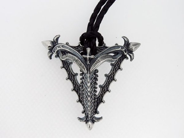 三角、背骨のペンダント9