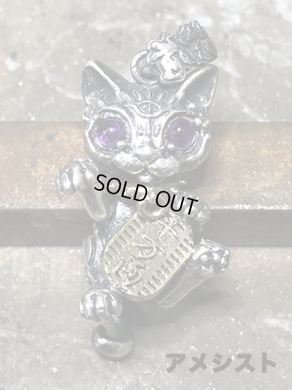 招き猫ペンダント 石入り