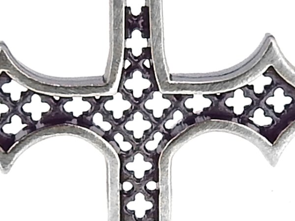 格子模様の十字架ペンダント
