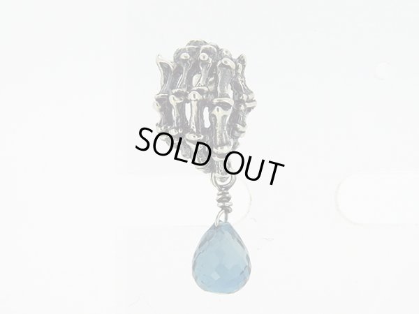 手骨ボーンハンドピアス５