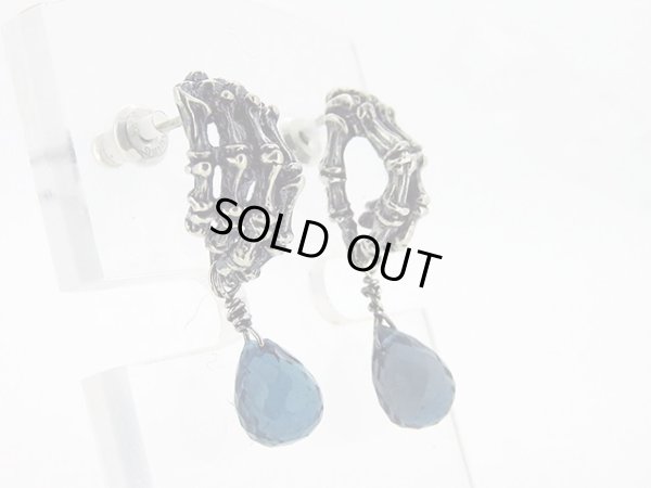 手骨ボーンハンドピアス３