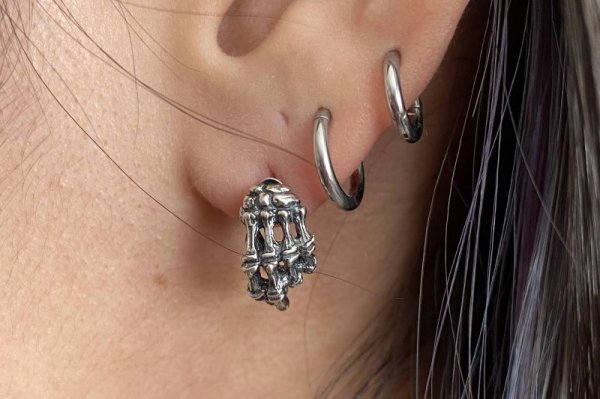 画像6: 掴む手骨　ピアス