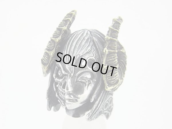 女性、角、鬼のリング