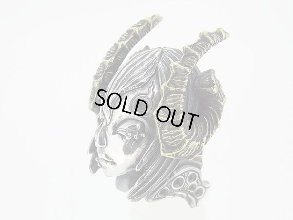 女性、角、鬼のリング