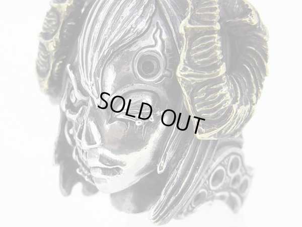 女性、角、鬼のリング