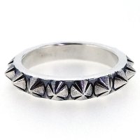 丸鋲の指輪（スタッズリング アイアンクロス）