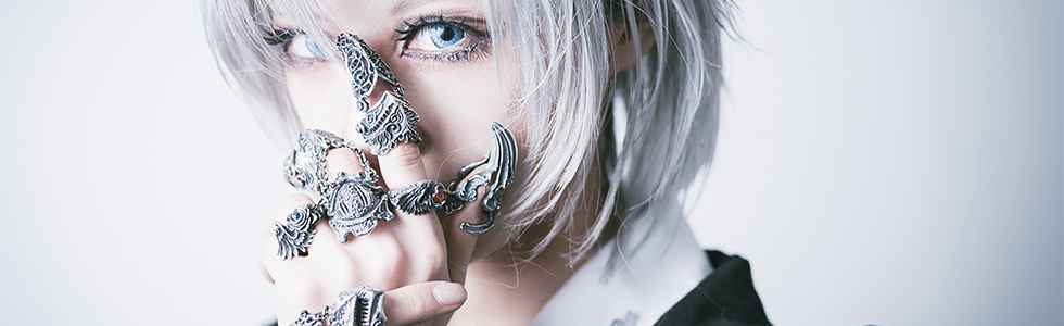 anima exists in all creation シルバーアクセ　リング着用画像