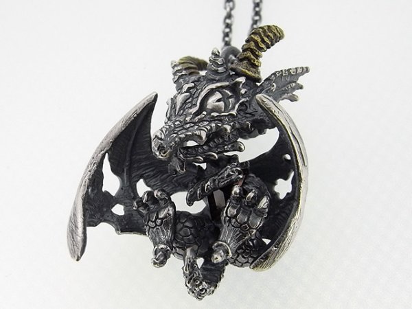 ドラゴン、竜、ペンダント