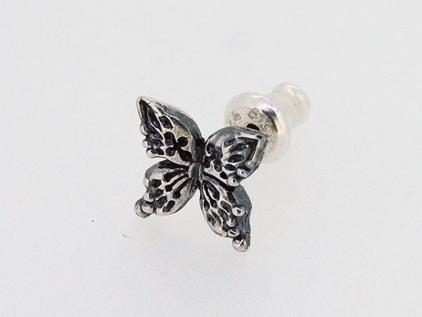 蝶のピアス