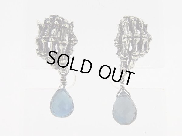 手骨ボーンハンドピアス２