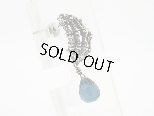 手骨ボーンハンドピアス４