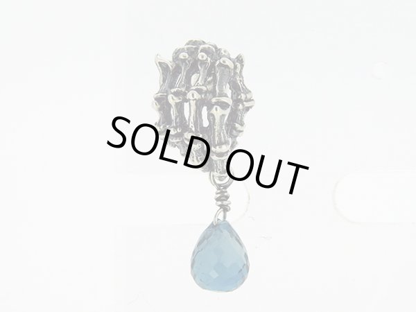 手骨ボーンハンドピアス５