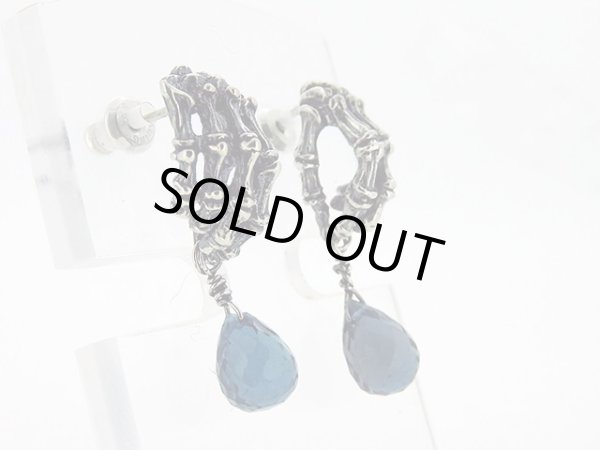 手骨ボーンハンドピアス３