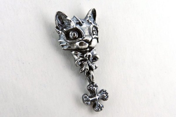 画像3: 肉球ミニオメガ ピアス (3)