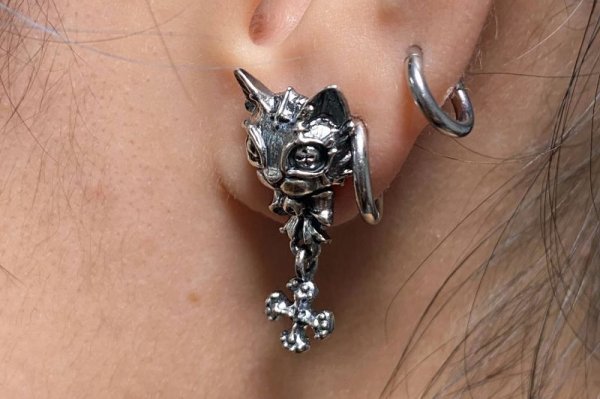 画像5: 肉球ミニオメガ ピアス (5)