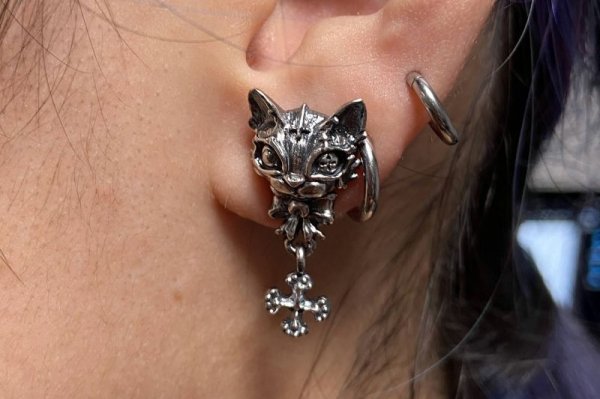 画像6: 肉球ミニオメガ ピアス (6)