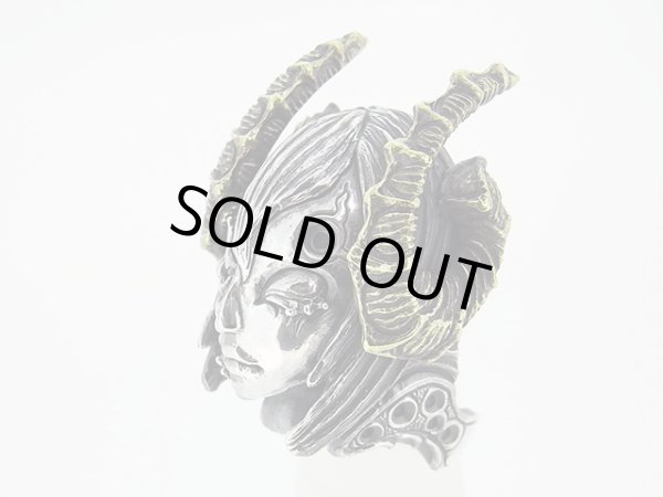 女性、角、鬼のリング