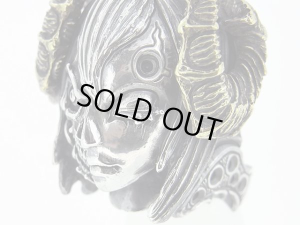 女性、角、鬼のリング