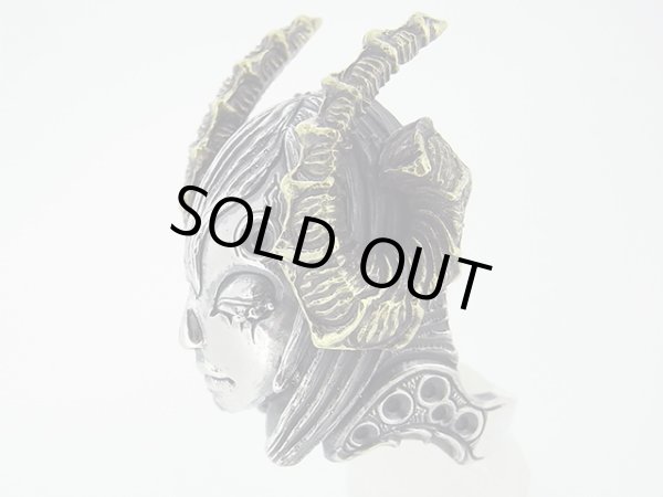 女性、角、鬼のリング